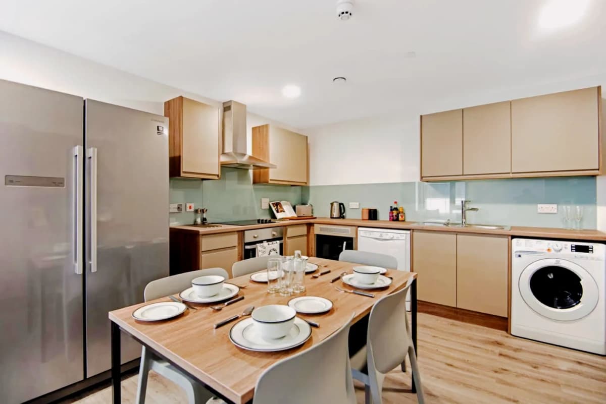 Uit Howard Gardens Residence image