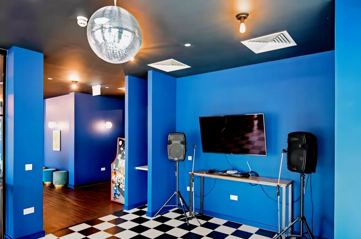 Uit Howard Gardens Residence image