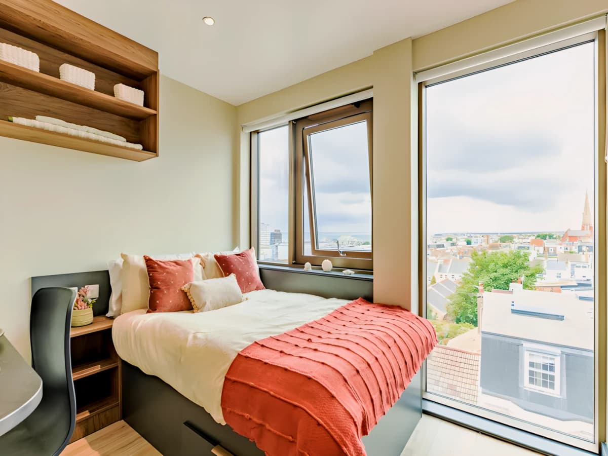 Crown House image