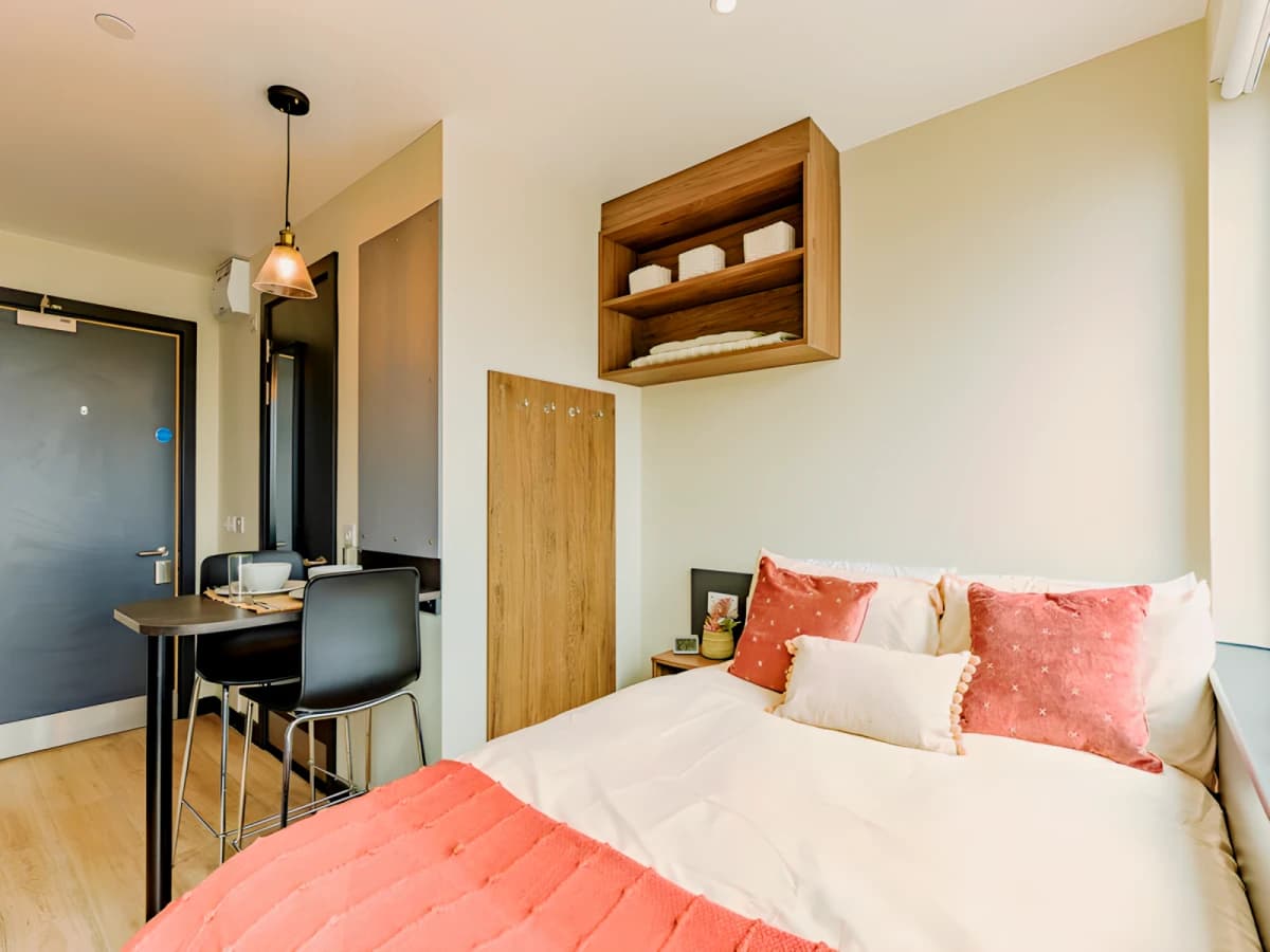 Crown House image