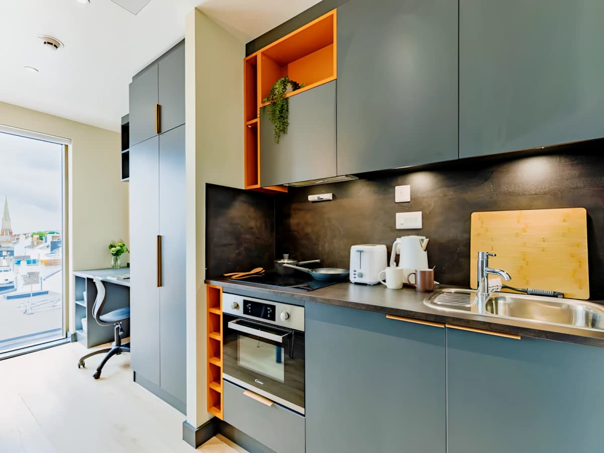 Crown House image