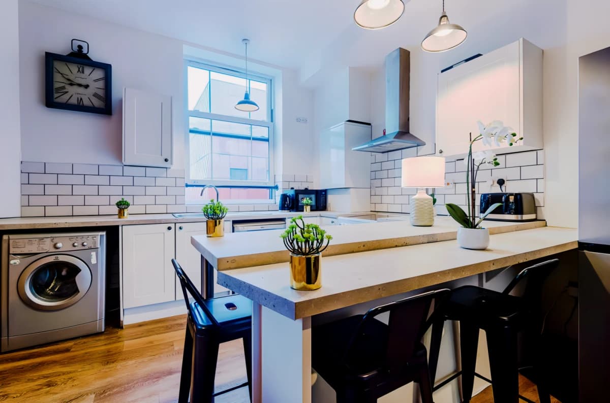 5 Beds 2 baths