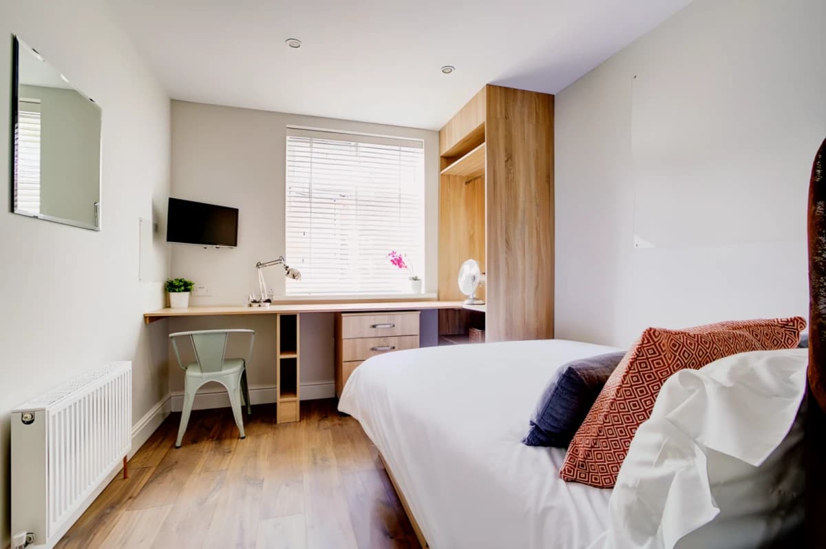 7 Bed 2 Bath