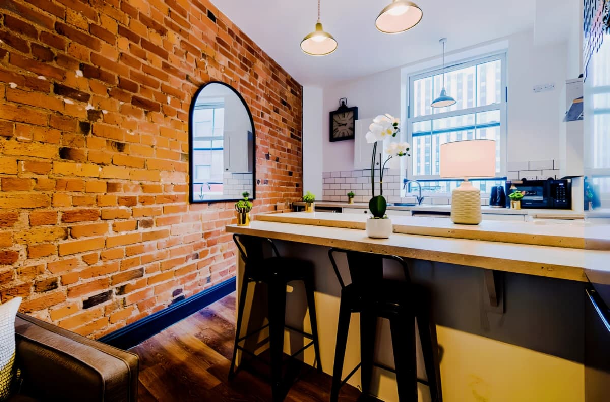 5 Beds 2 baths