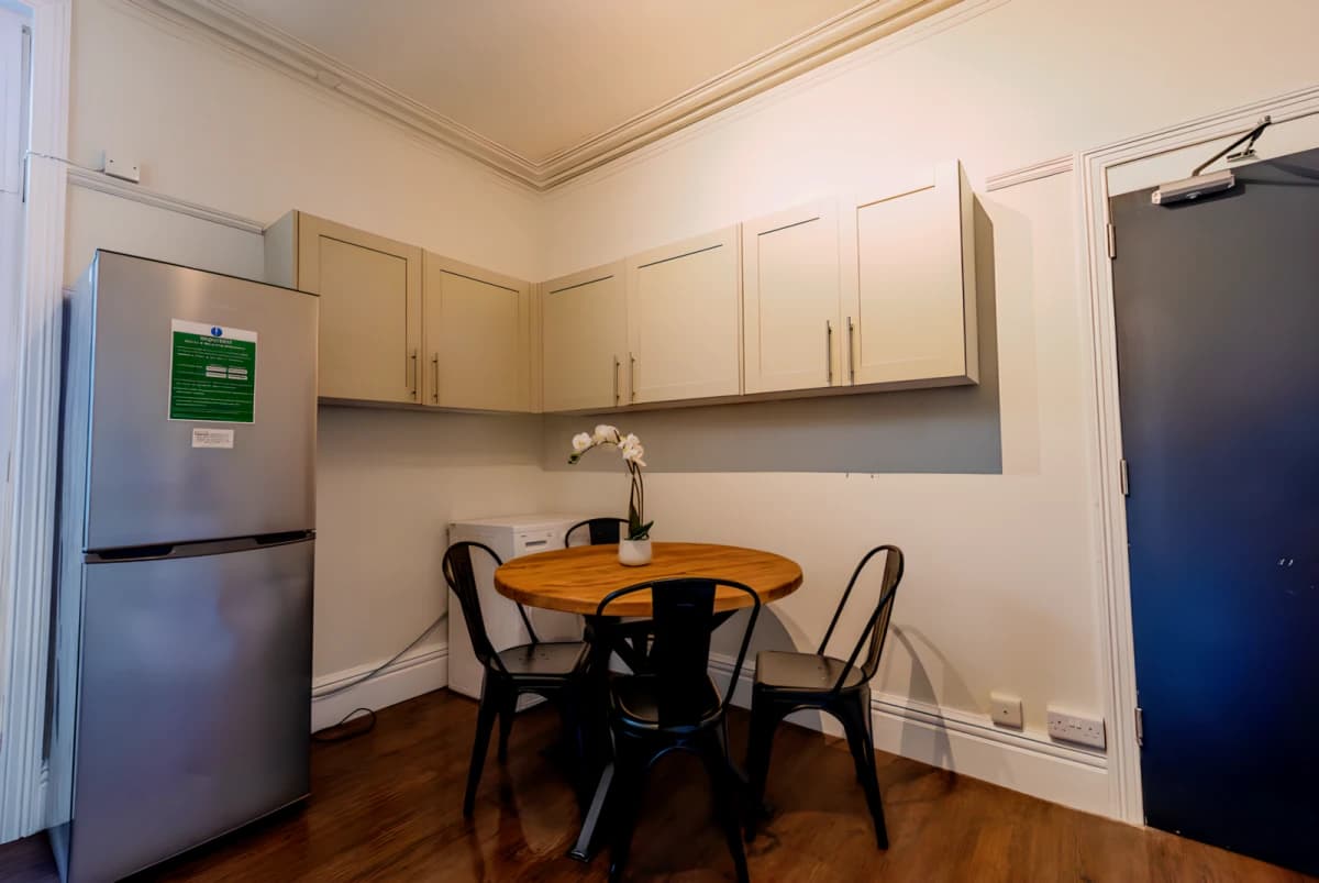 7 Bed 2 Bath