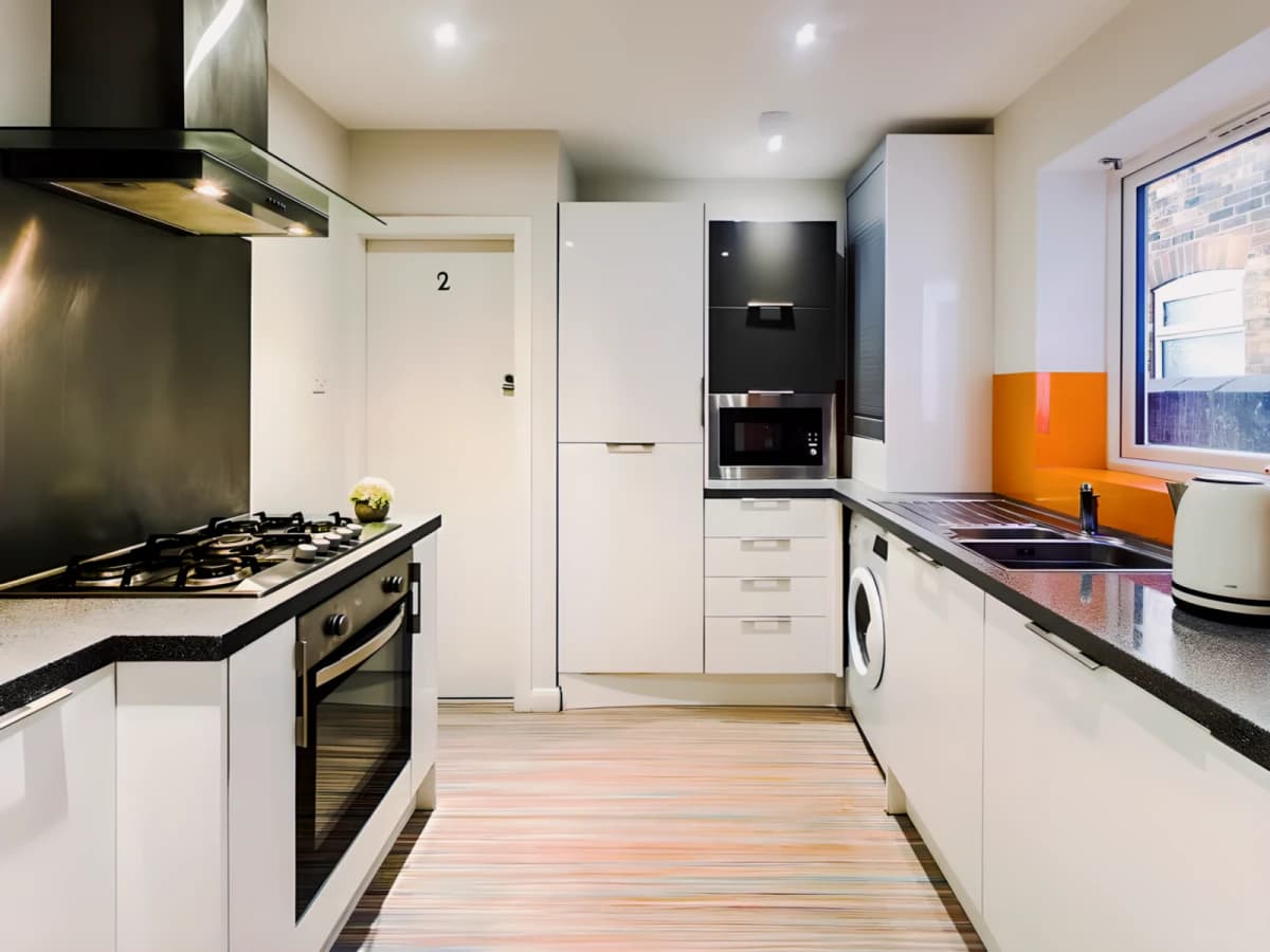 6 Bed 2 Bath