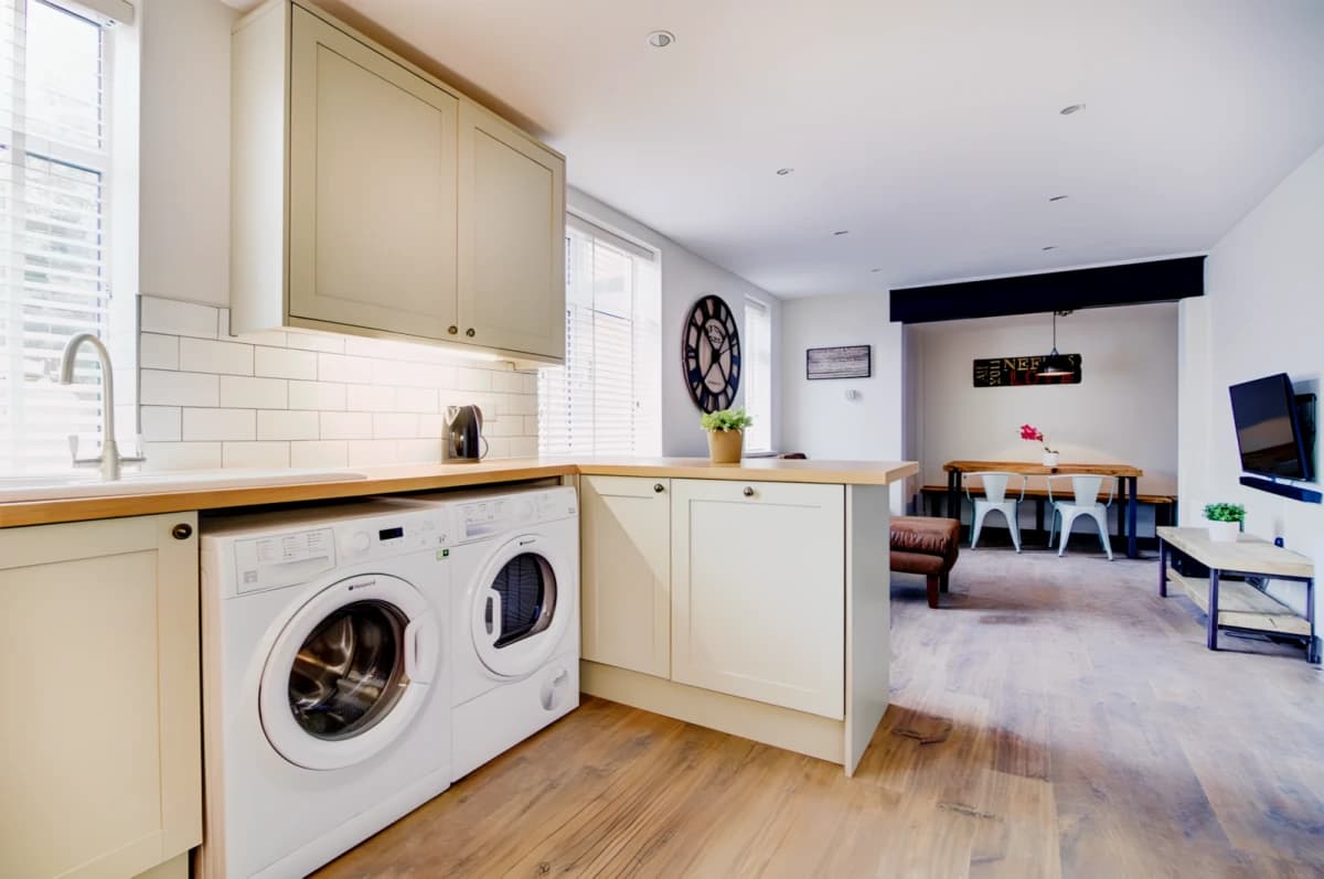 7 Bed 2 Bath