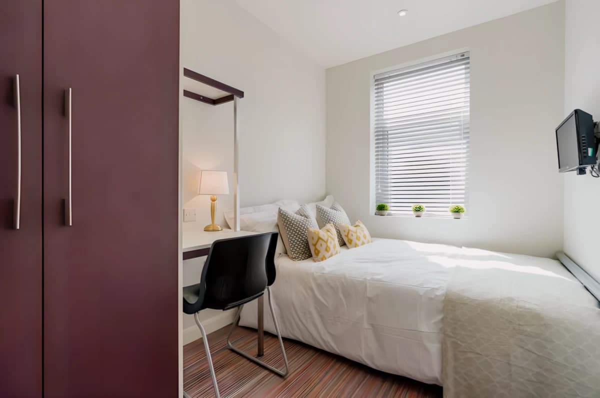 5 Bed 1 Bath