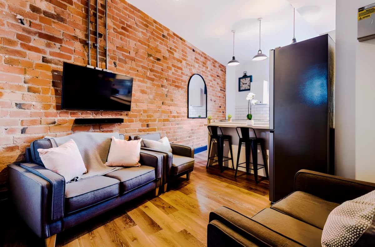 5 Beds 2 baths