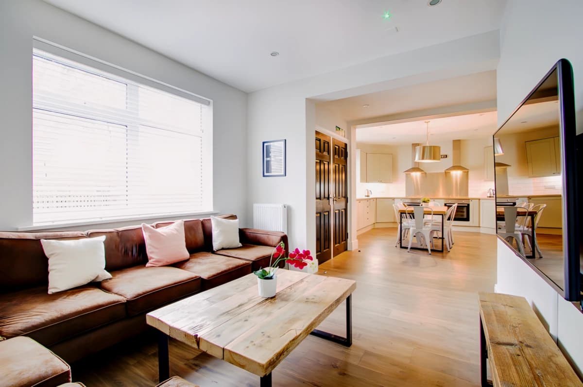 8 Bed 2 Bath