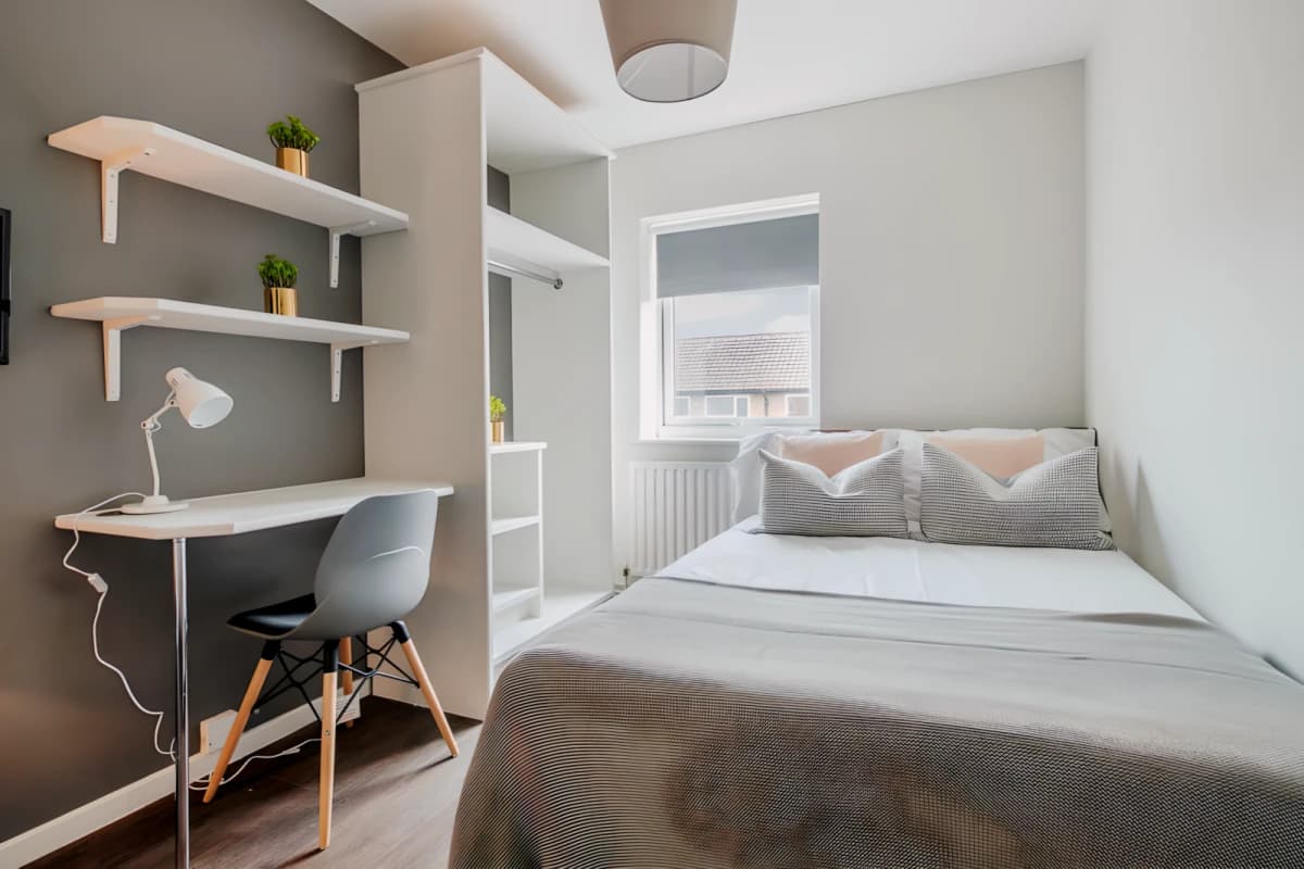 6 Bed 2 Bath