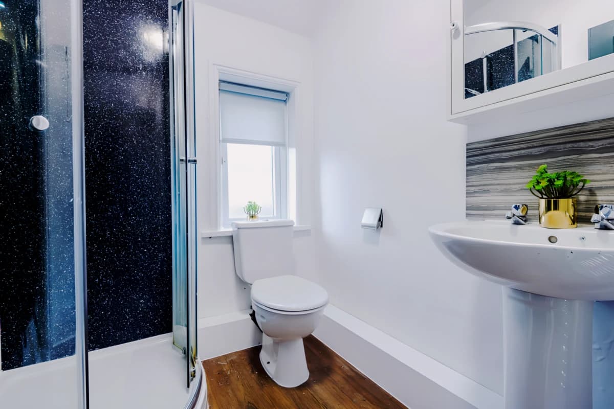 5 Bed 2 Bath