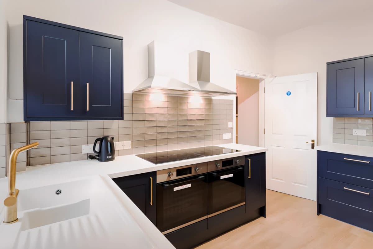8 Bed 2 Bath