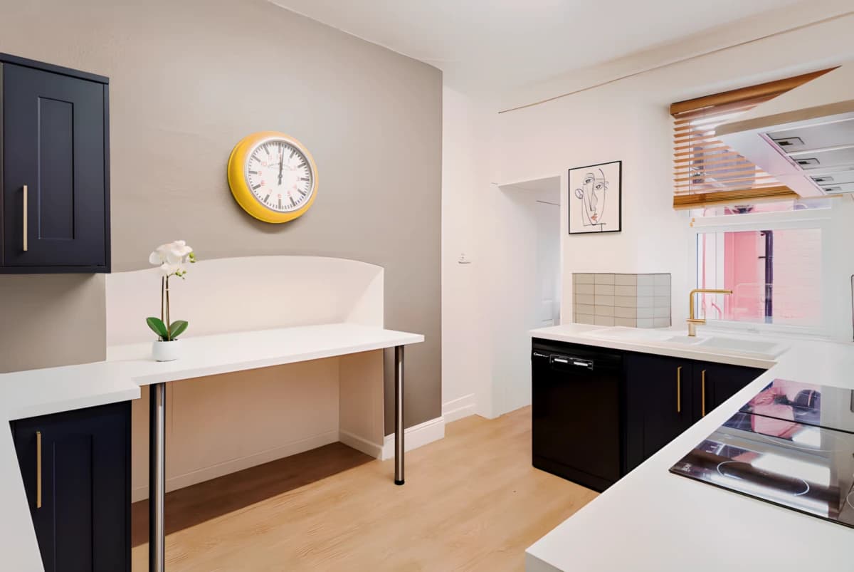 8 Bed 2 Bath