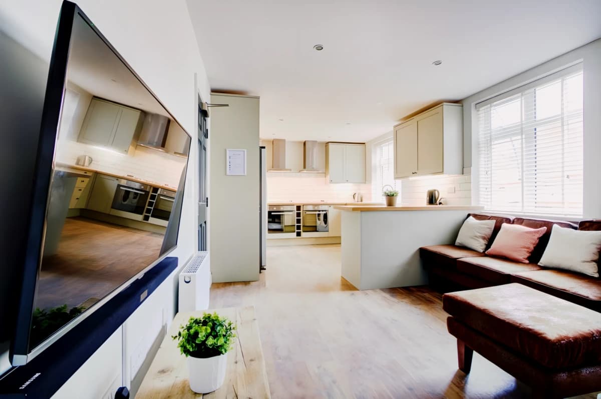 7 Bed 2 Bath