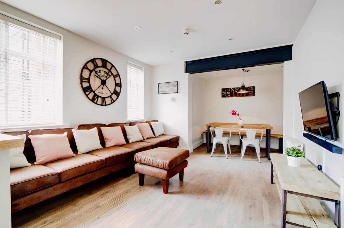 7 Bed 2 Bath