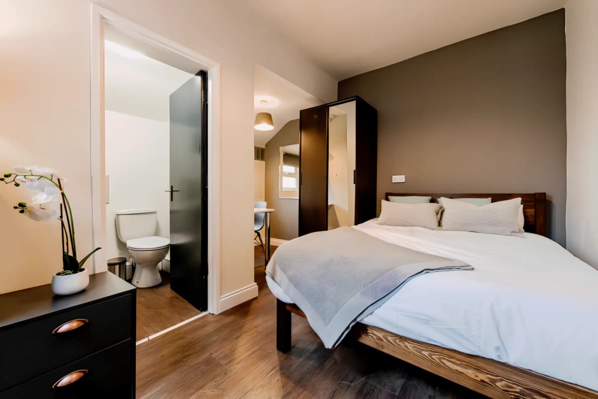 7 Bed 2 Bath