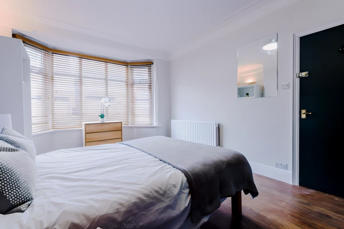 5 Bed 2 Bath