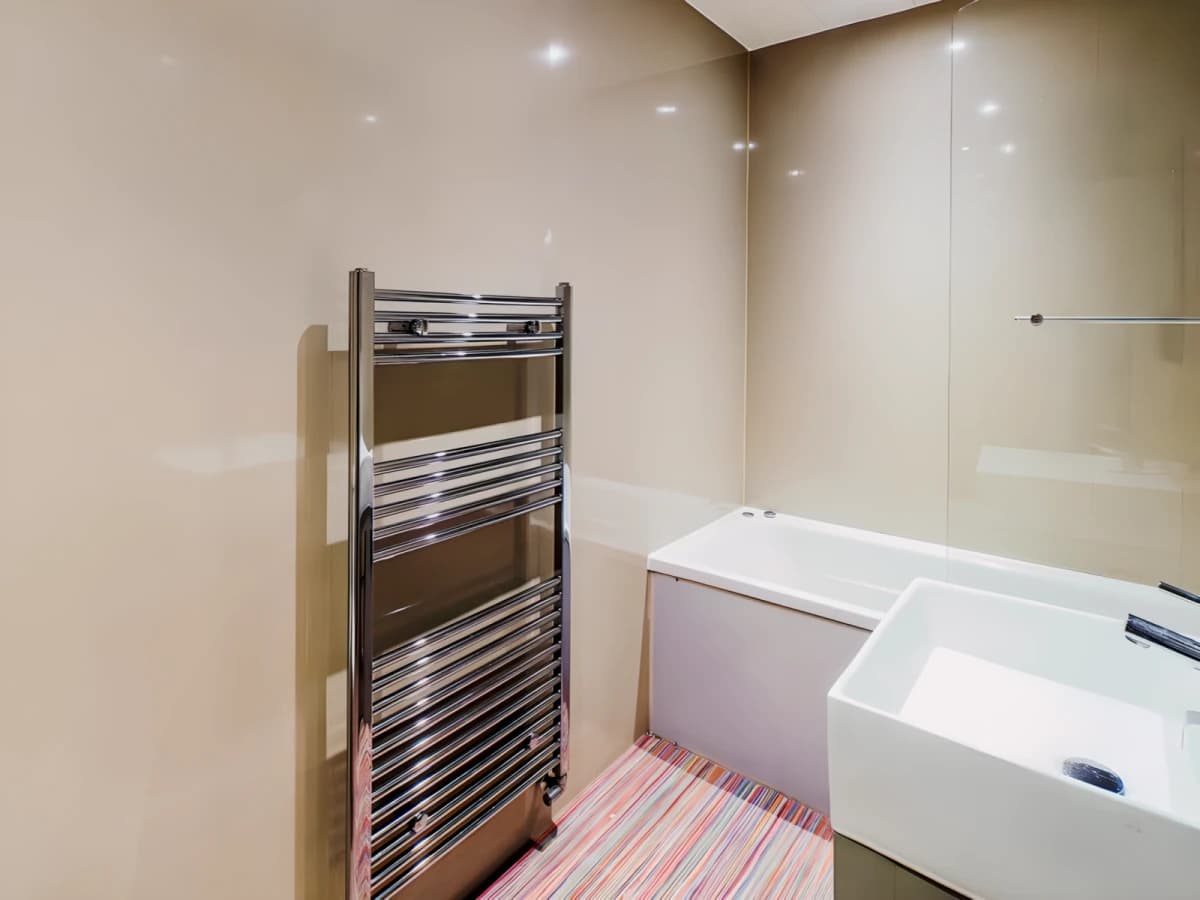 5 Bed 1 Bath