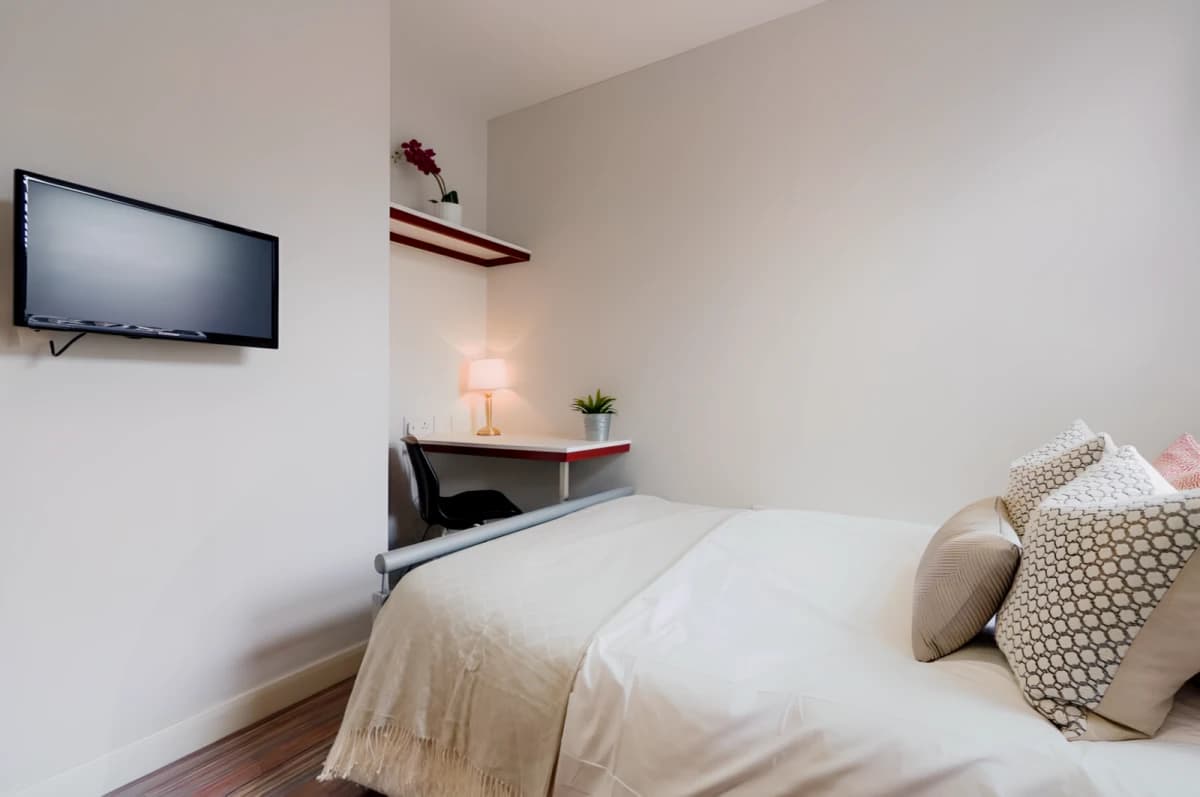 5 Bed 1 Bath