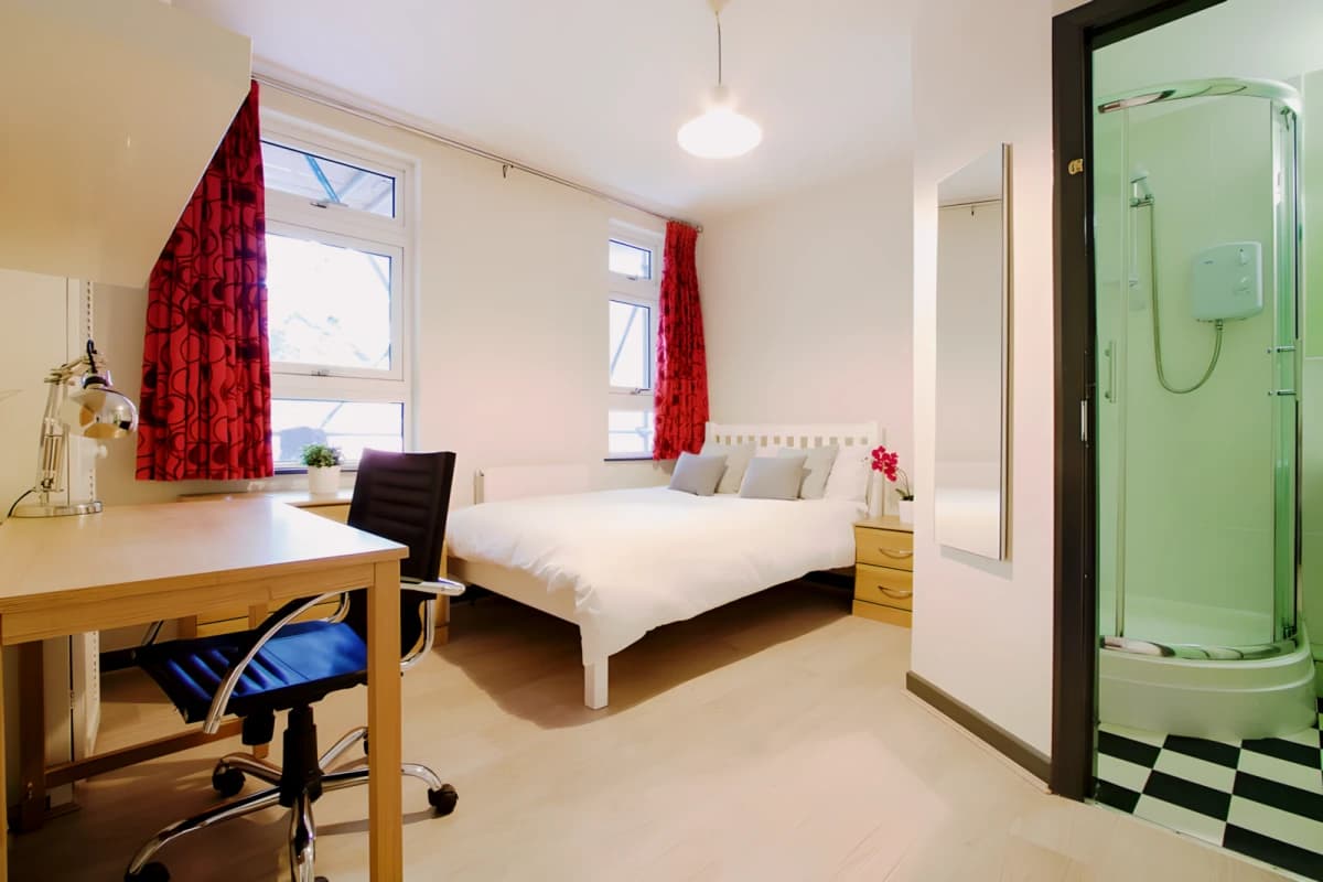5 Bed 2 Bath
