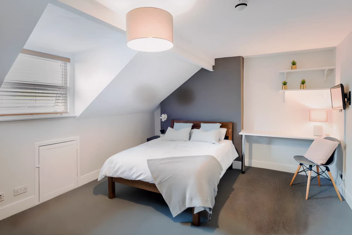 8 Bed 2 Bath