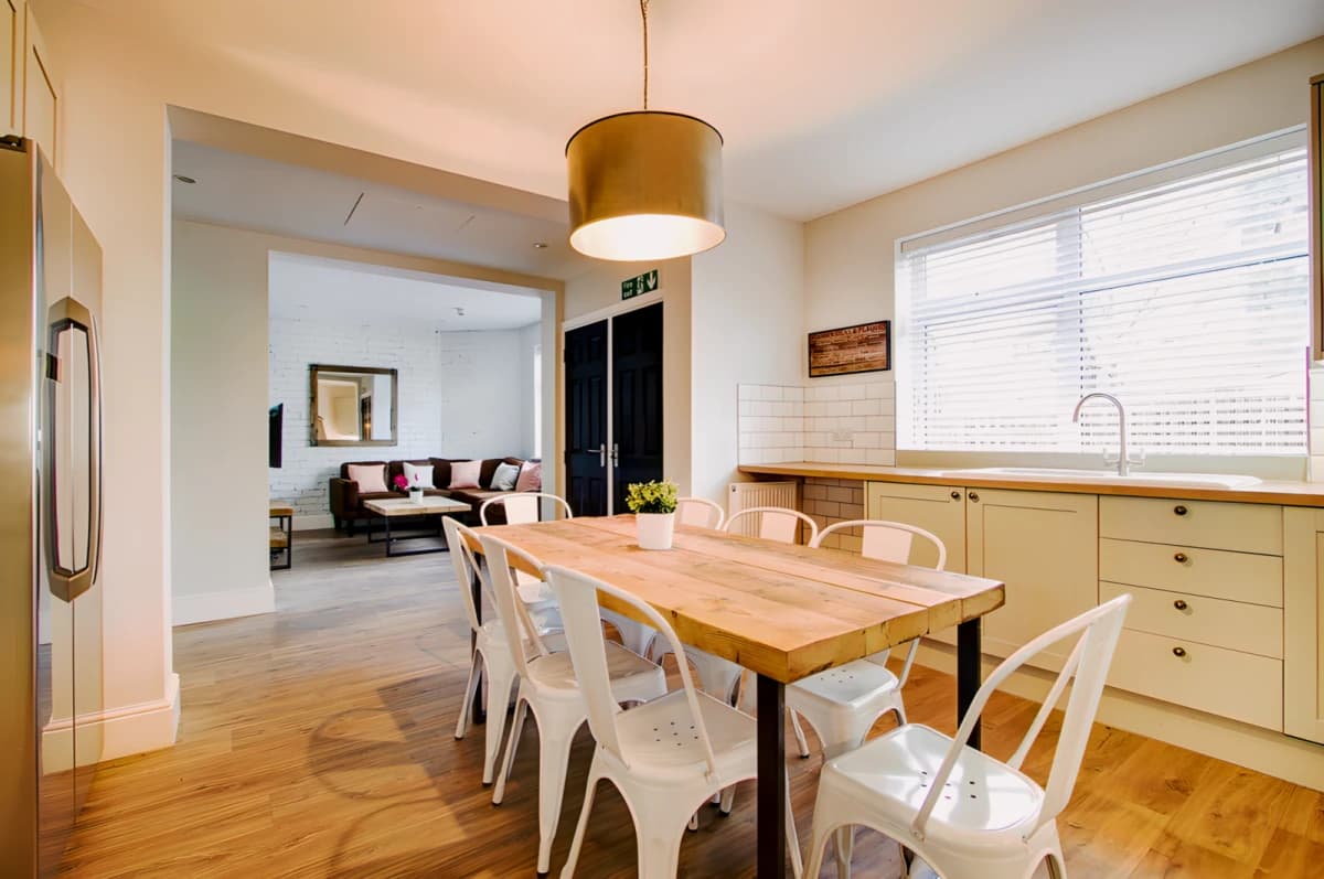 8 Bed 2 Bath