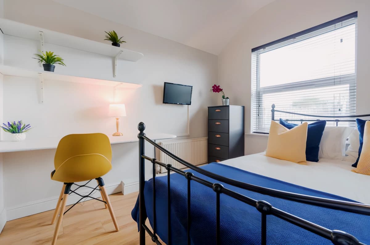 6 Bed 2 Bath