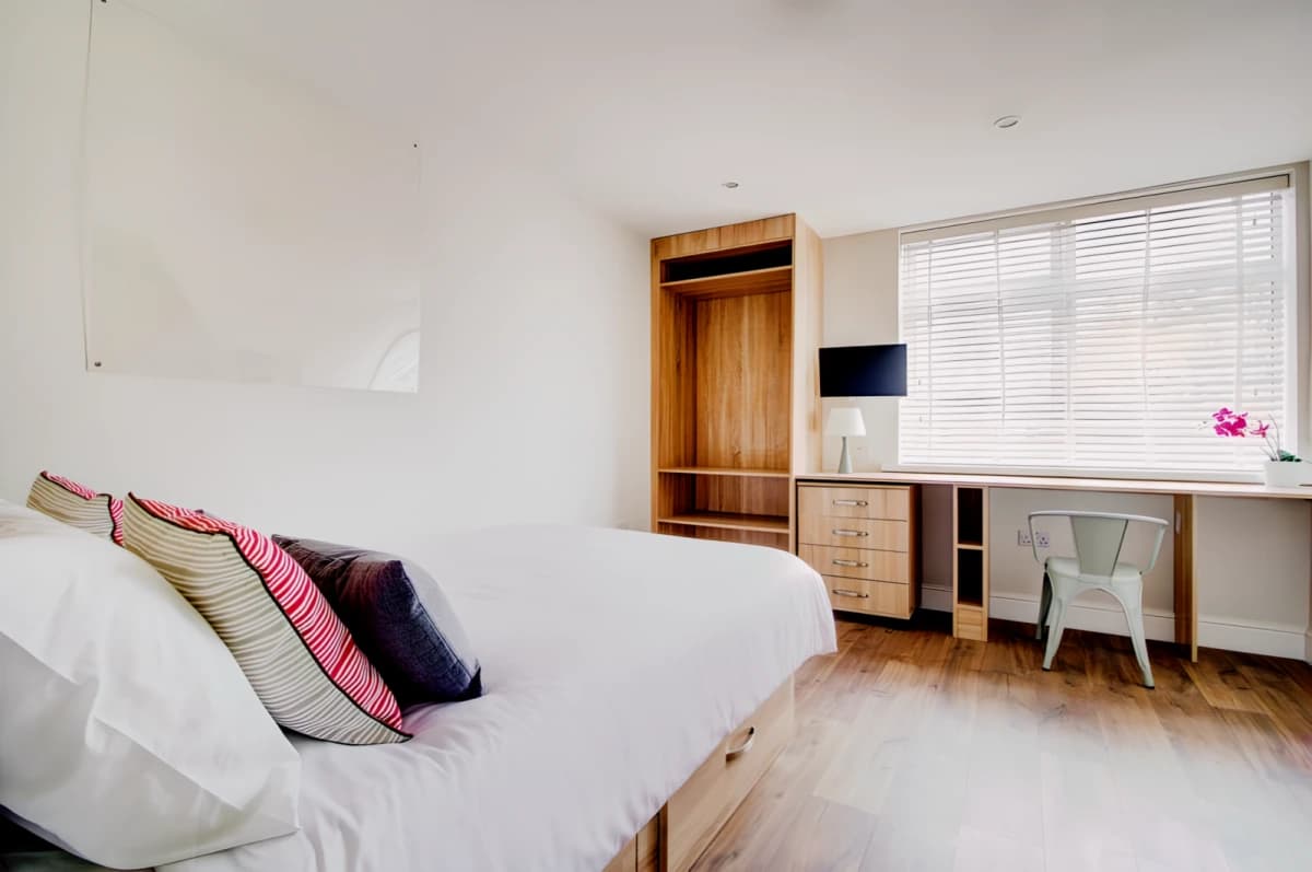 8 Bed 2 Bath