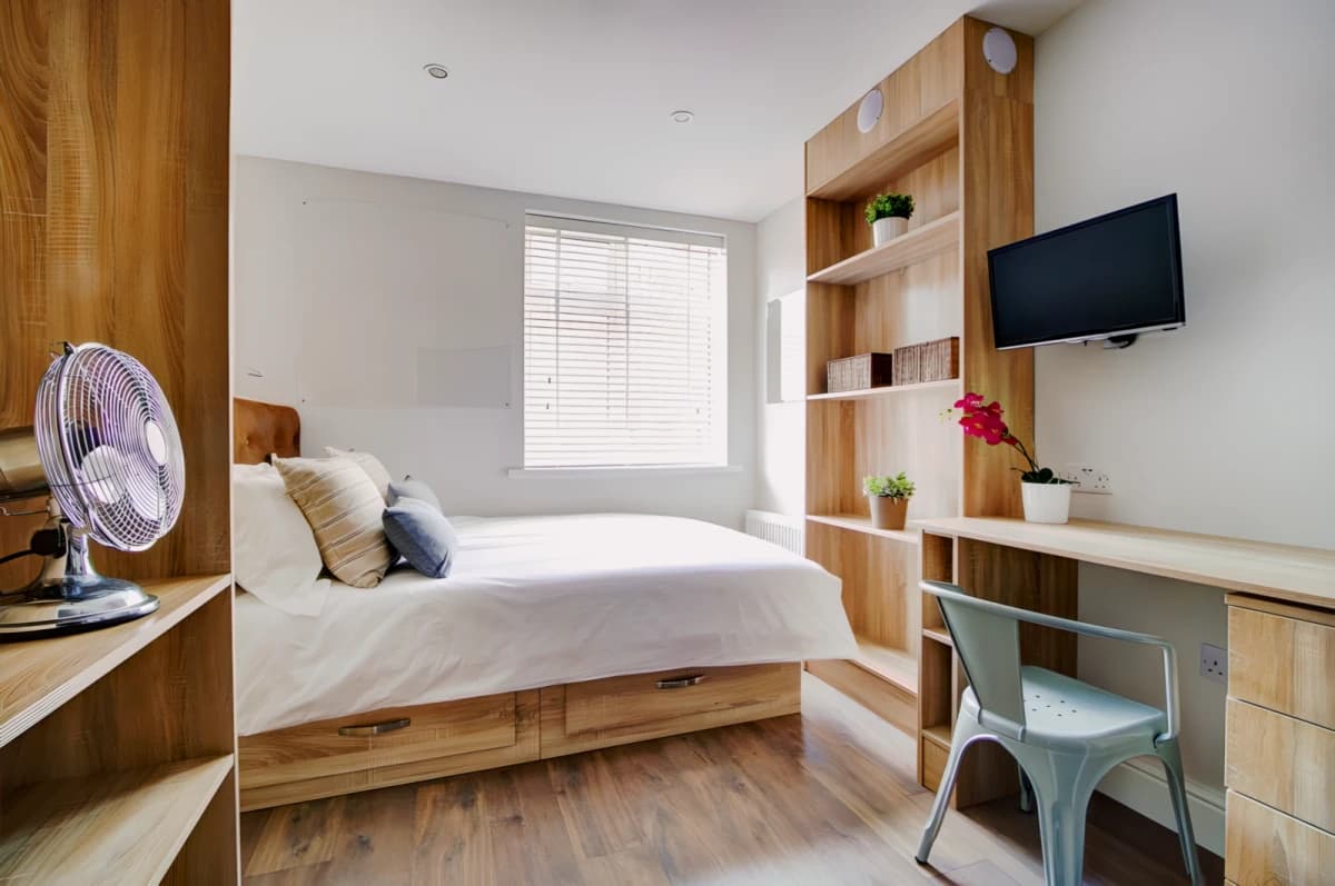 7 Bed 2 Bath
