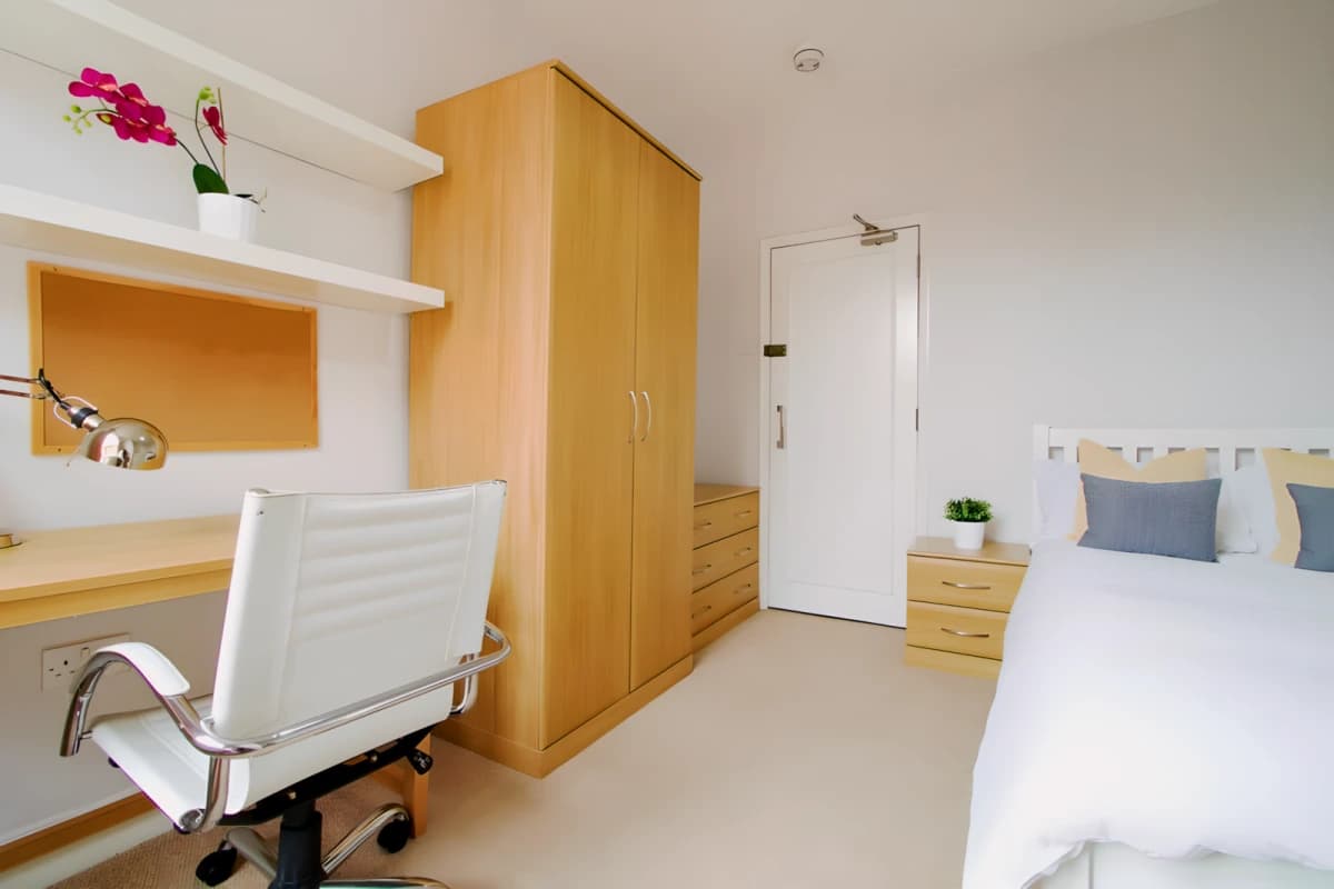 5 Bed 2 Bath