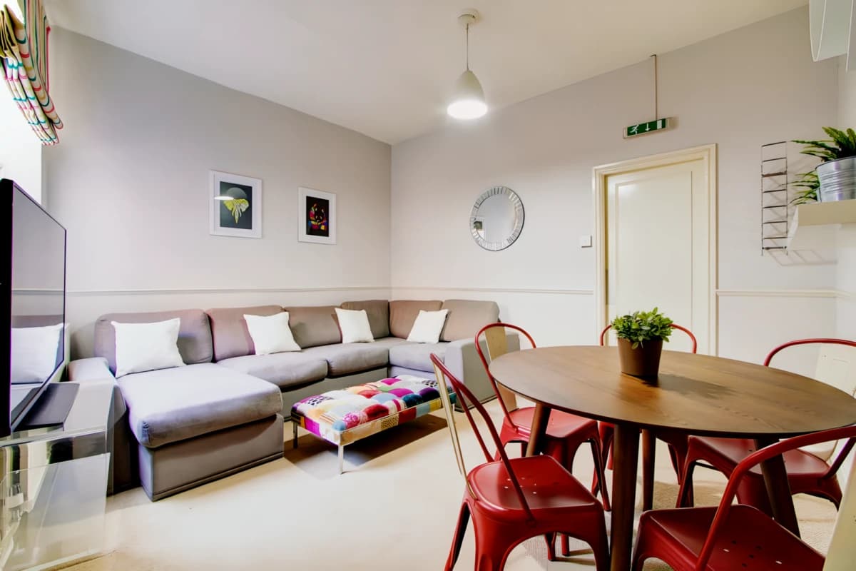 5 Bed 2 Bath