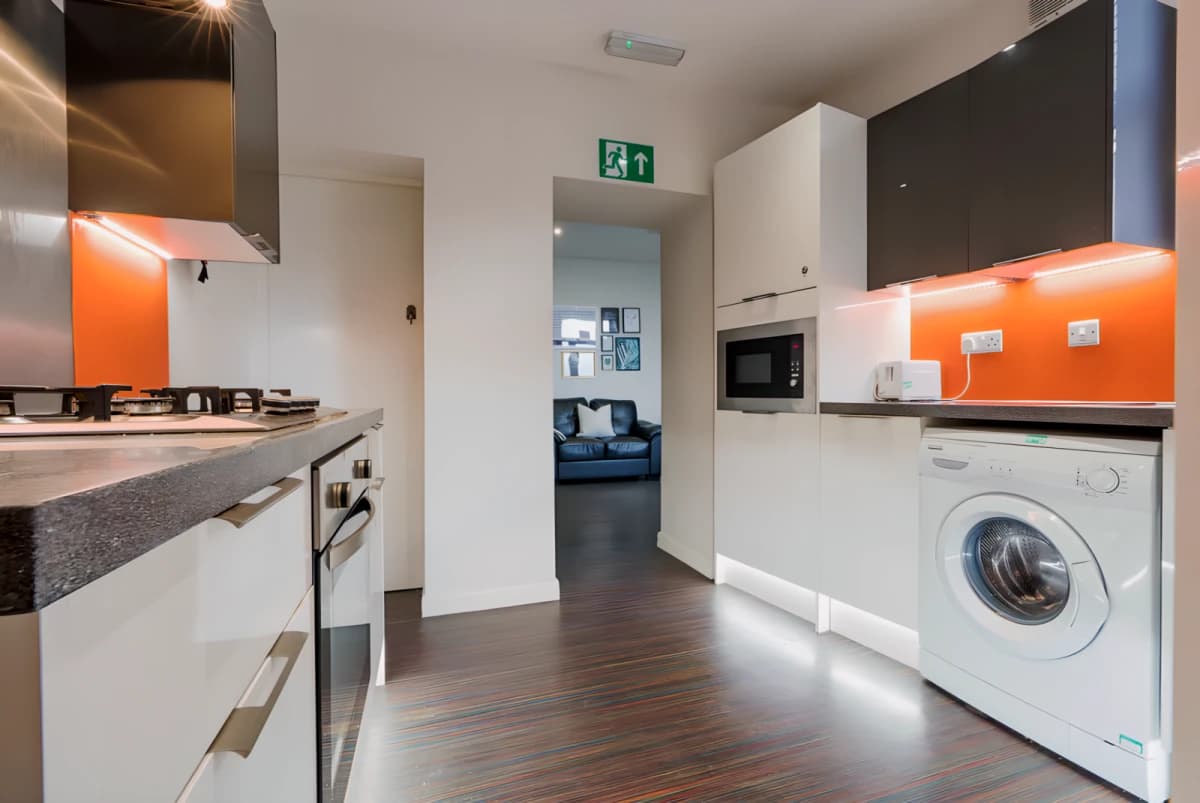 6 Bed 2 Bath