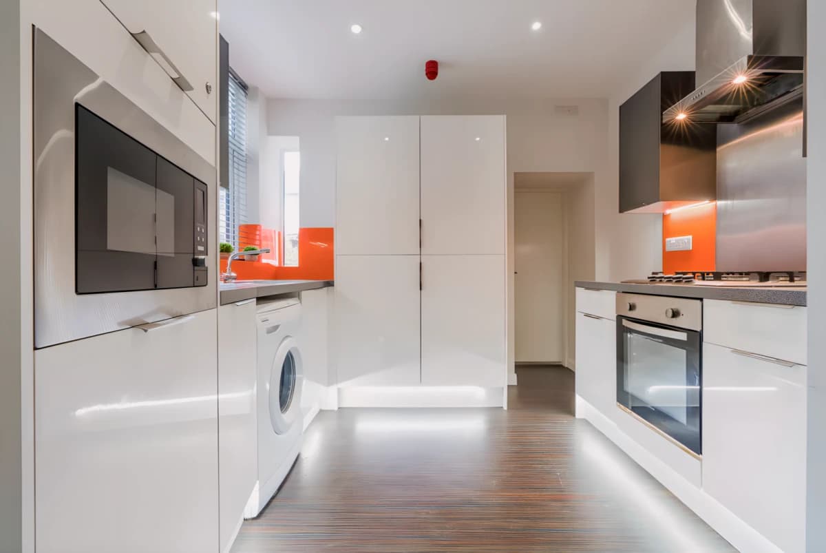 6 Bed 2 Bath