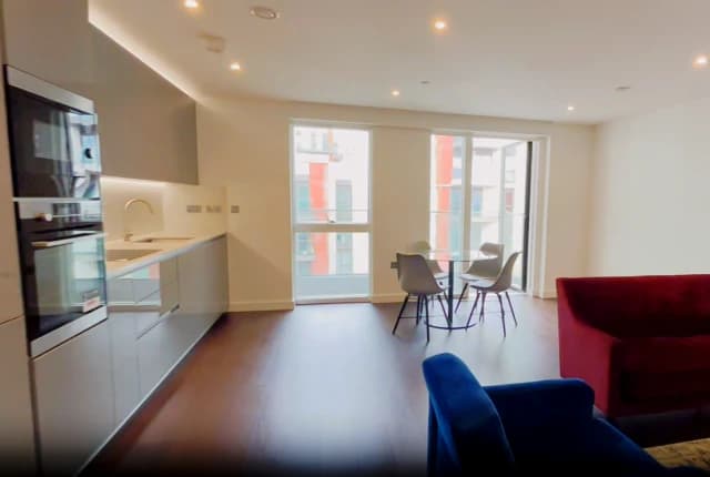 2 Bedroom 2 Bathroom Flat 53