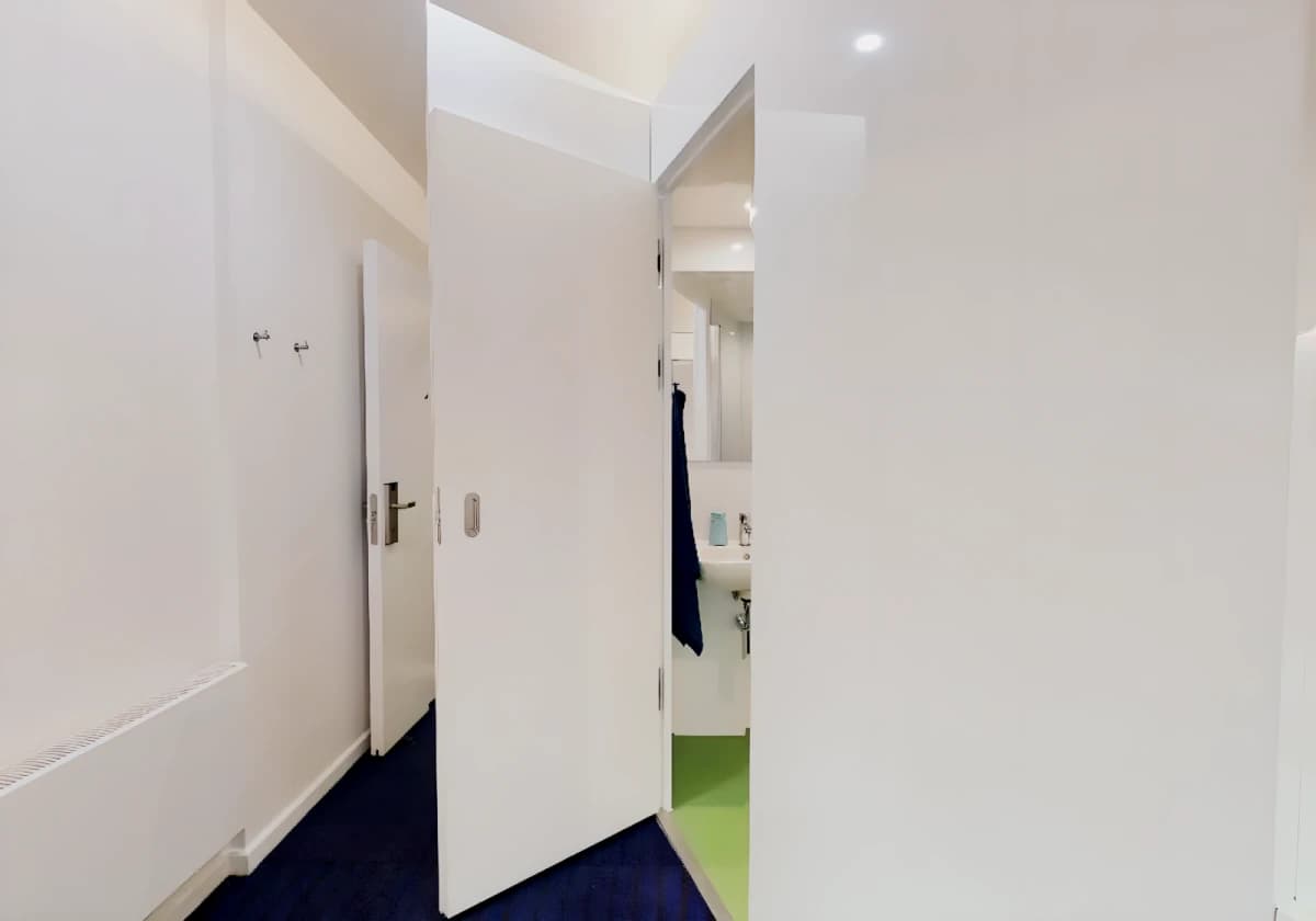 iQ Brighton image