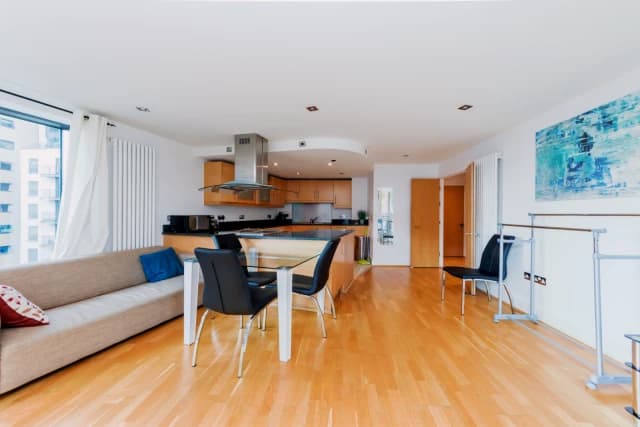 2 Bedroom 2 Bathroom Flat 141
