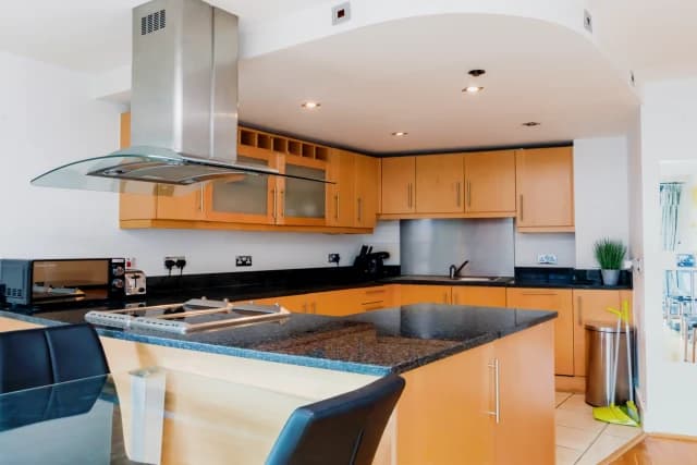 2 Bedroom 2 Bathroom Flat 141