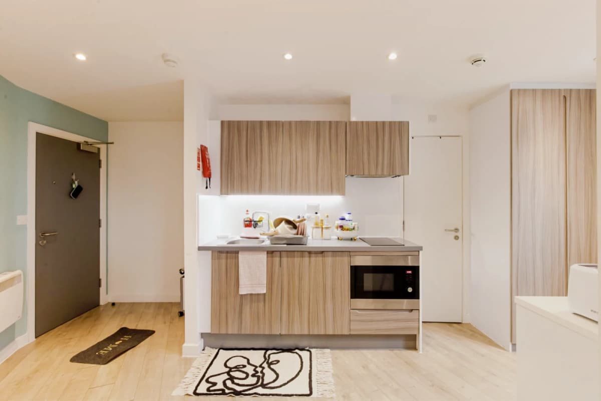 Lumis Leicester image
