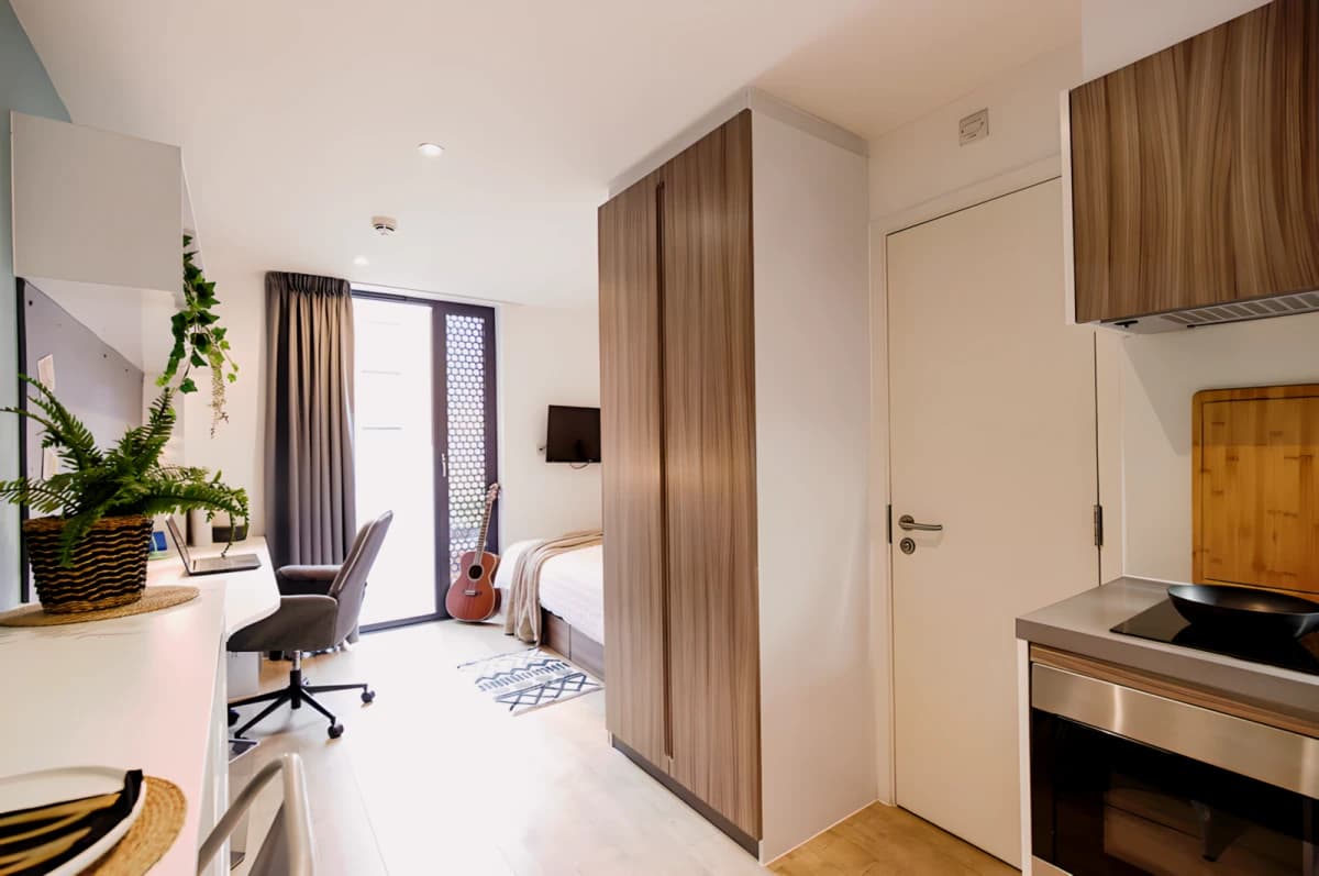 Lumis Leicester image