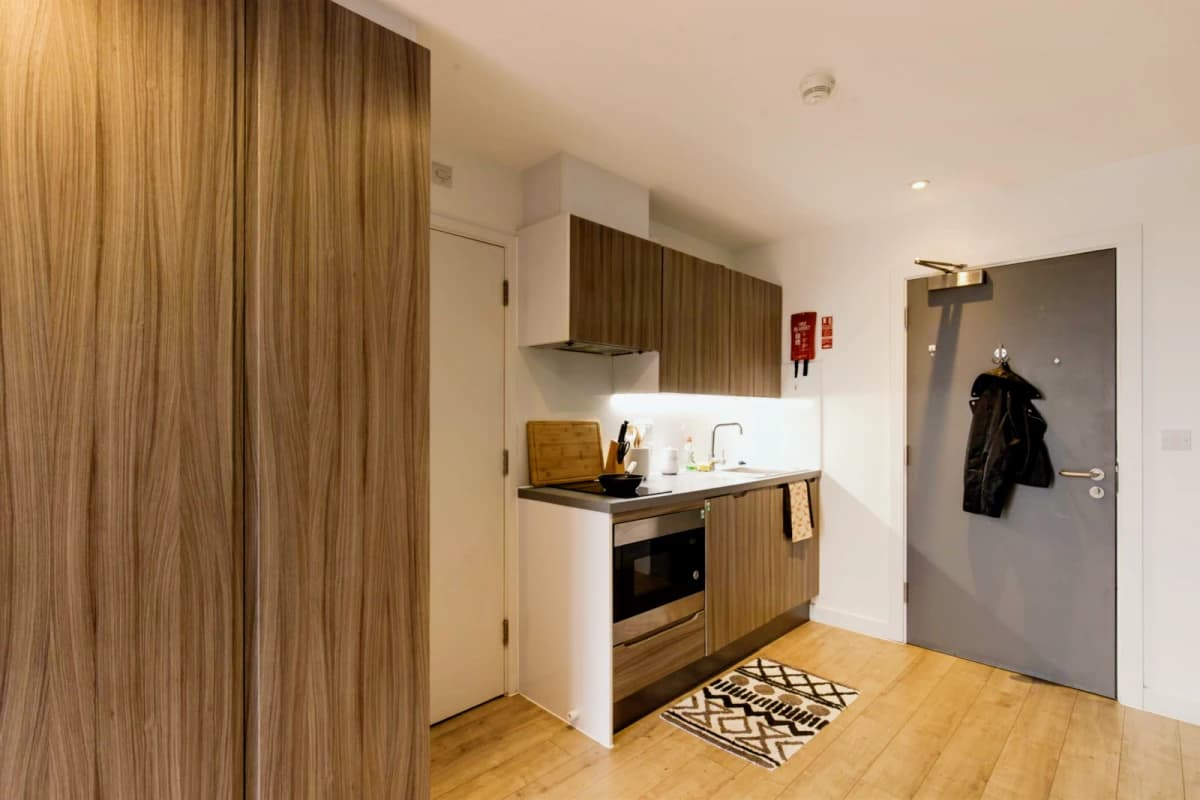 Lumis Leicester image
