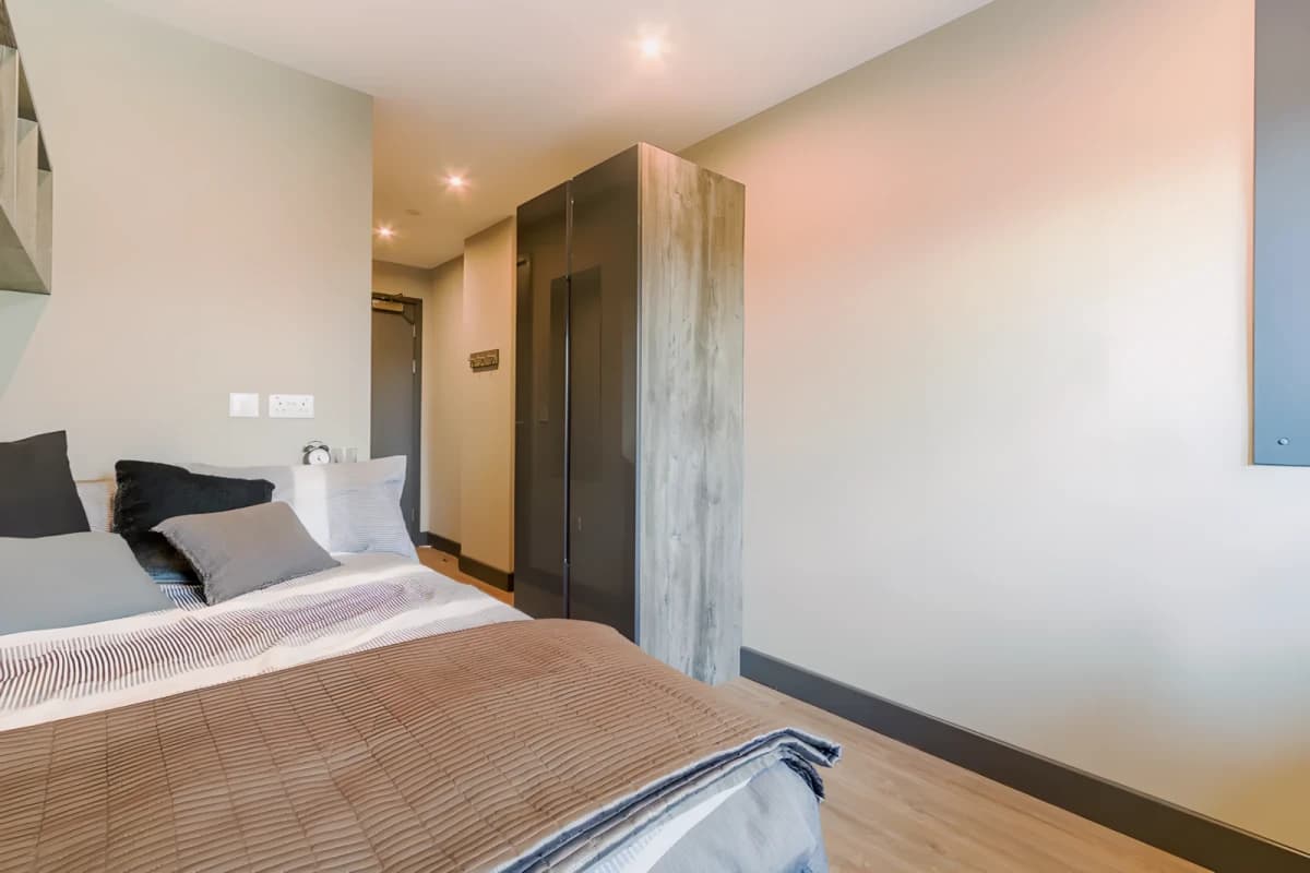Lumya Cardiff image
