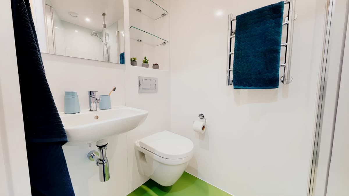 iQ Brighton image
