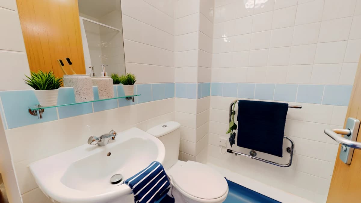 Bronze En Suite