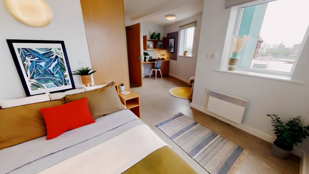 Gold En Suite