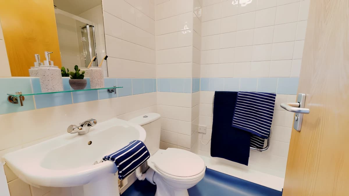 Silver En Suite Plus