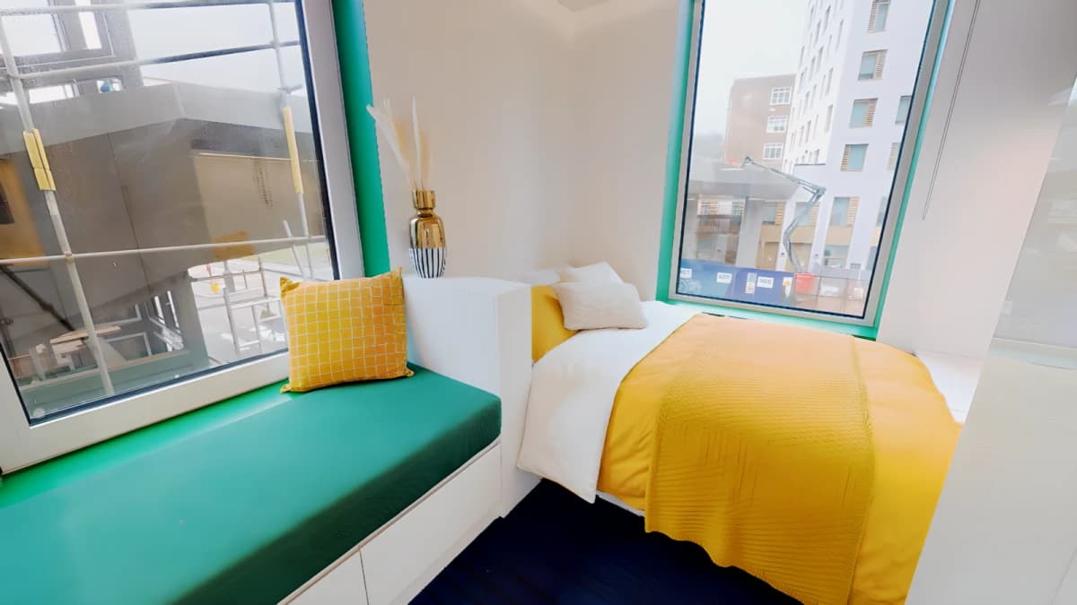 iQ Brighton image