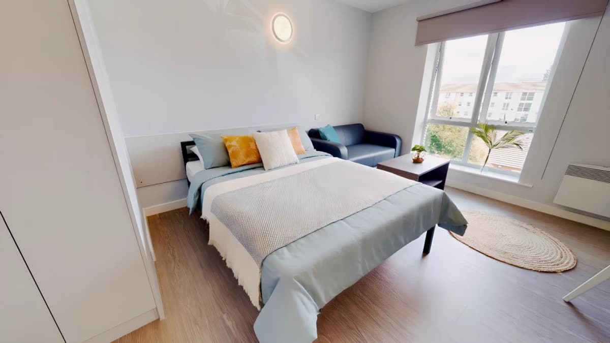 iQ Student Quarter image
