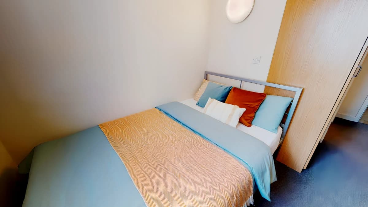 Silver En Suite