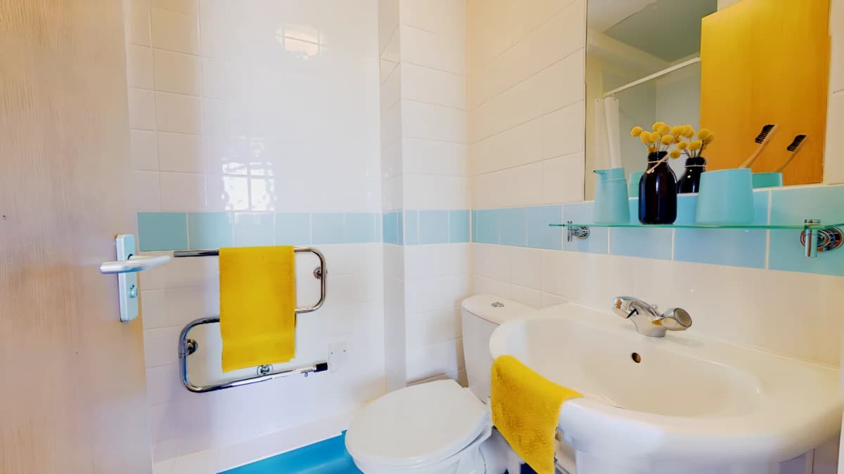 Gold En Suite